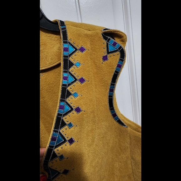 Bob Mackie Wearable Art Fleece vest Womens large camel tan embroidered - Picture 2 of 4